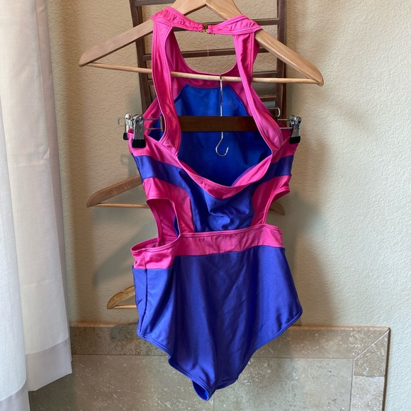 Retro One Piece Bathing Suit - Picture 3 of 10